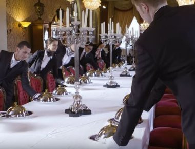 Μια σχολή για μπάτλερς! (βίντεο)